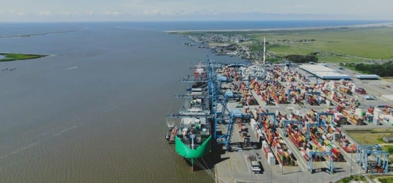 Inédito navio europeu movido a gás natural é recebido pela Wilson Sons no Tecon Rio Grande